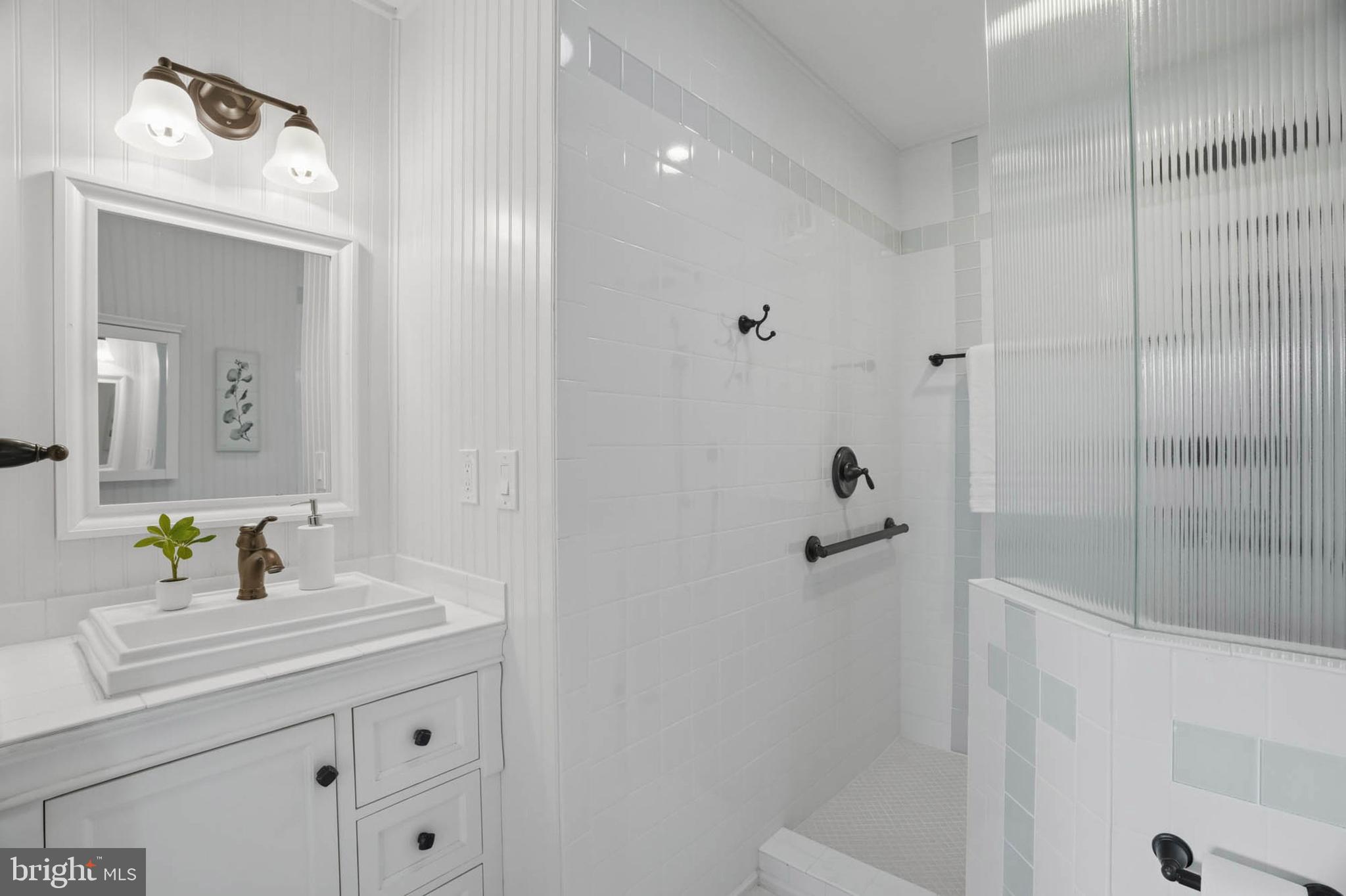 847 Woodmont Road Annapolis, MD 21401 - Photo 24 of 39 Primary Bathroom