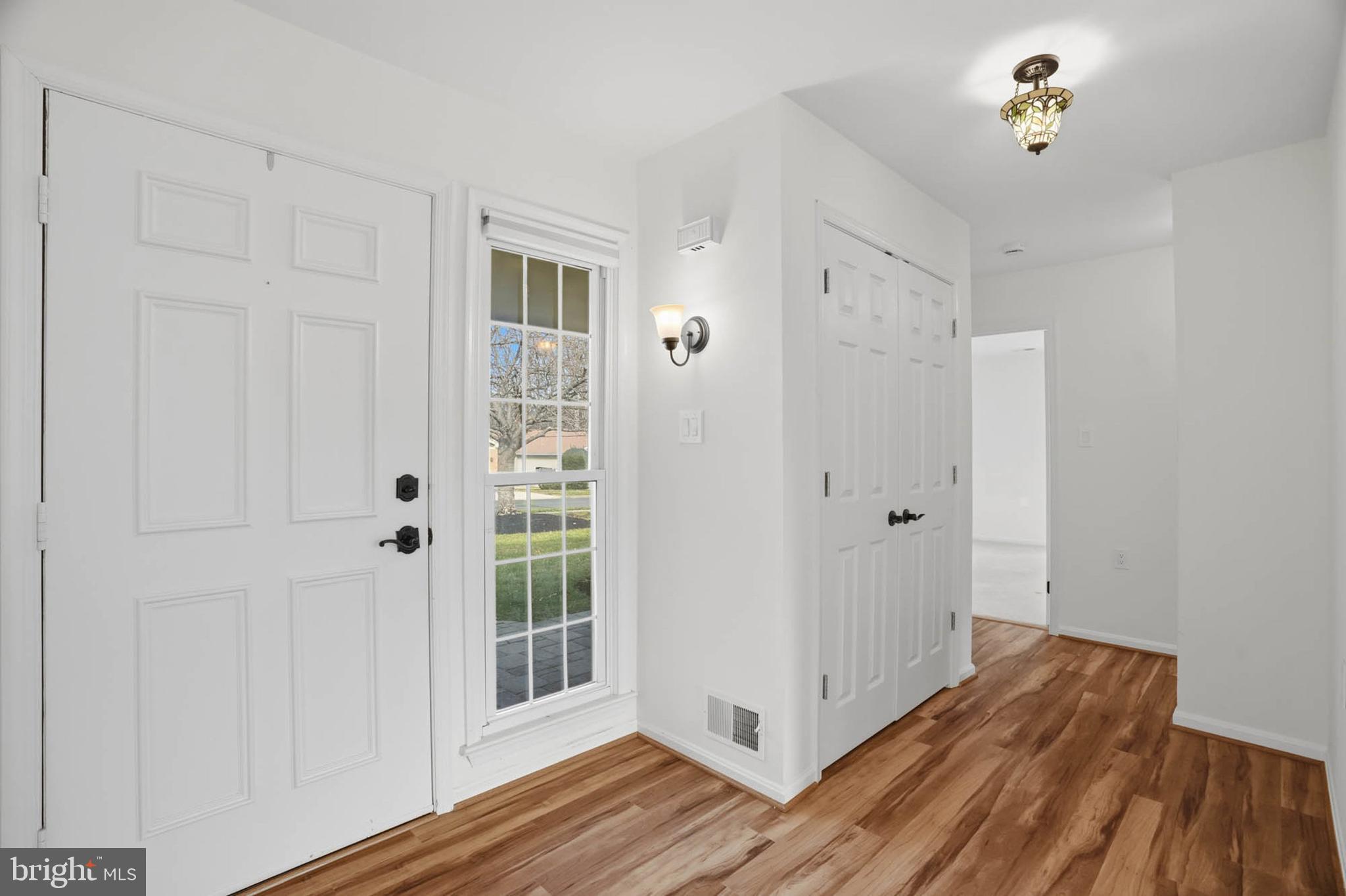 847 Woodmont Road Annapolis, MD 21401 - Photo 5 of 39 Foyer