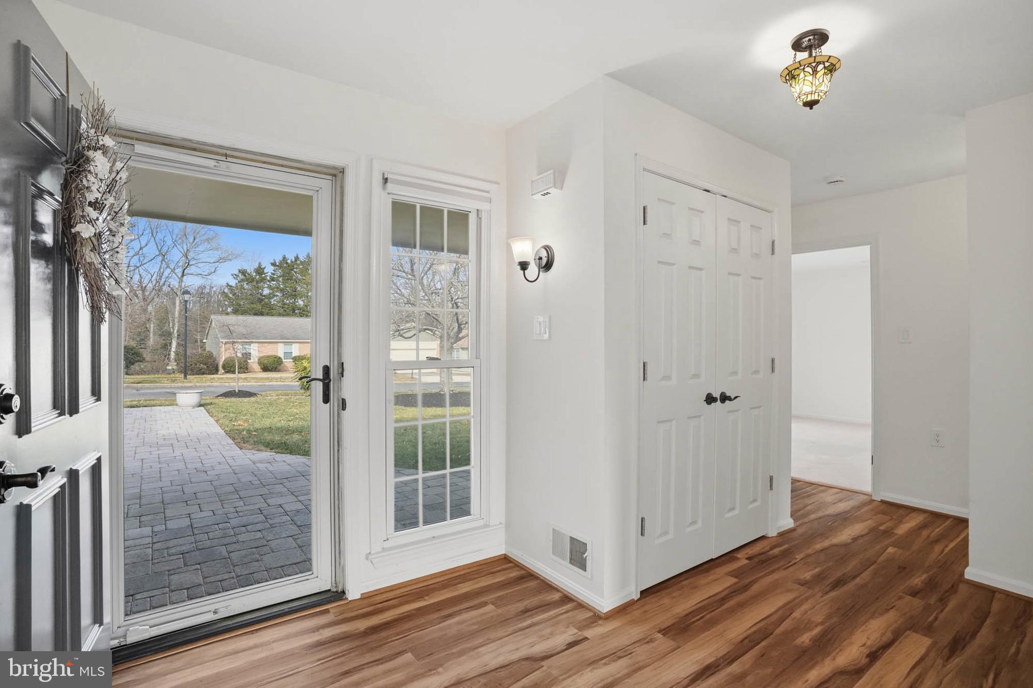 847 Woodmont Road Annapolis, MD 21401 - Photo 6 of 39 Foyer