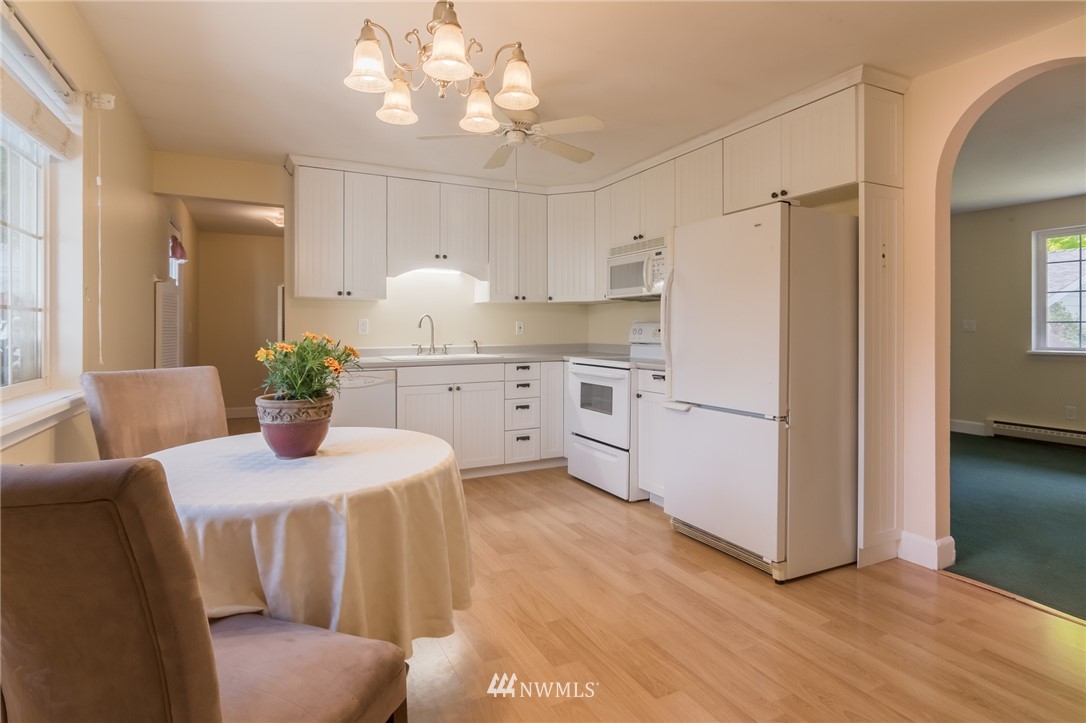 18845 Southeast 213th Street Renton, WA 98058 - Photo 12 of 24