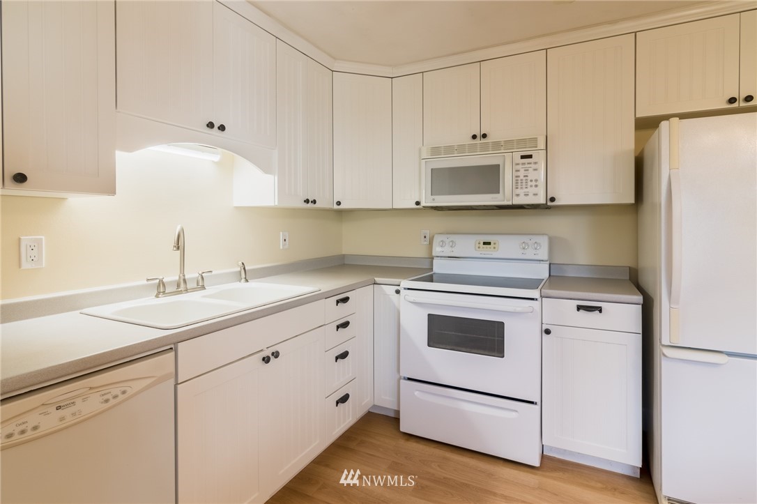18845 Southeast 213th Street Renton, WA 98058 - Photo 13 of 24