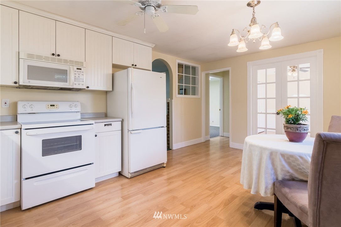 18845 Southeast 213th Street Renton, WA 98058 - Photo 3 of 24