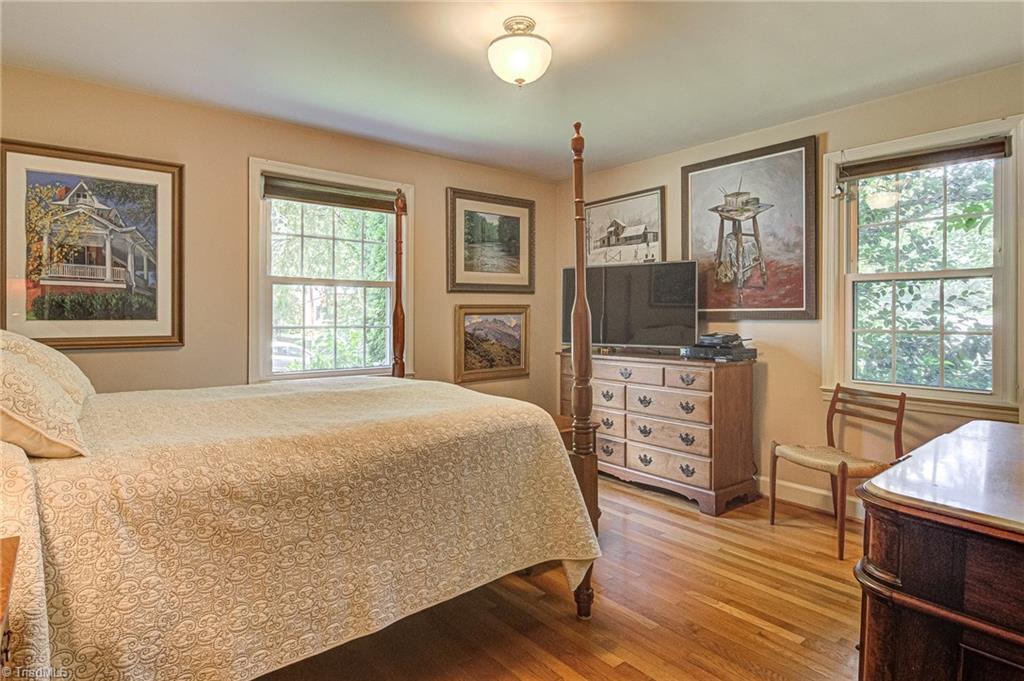 3038 Cambridge Road Winston-Salem, NC 27104 - Photo 20 of 31 Jack and Jill bath
