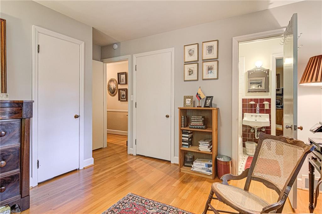 3038 Cambridge Road Winston-Salem, NC 27104 - Photo 22 of 31 Main level Hall bath