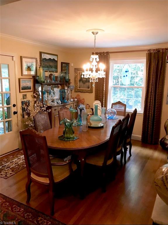 3038 Cambridge Road Winston-Salem, NC 27104 - Photo 4 of 31 Living Room with a view of the entry and dining room