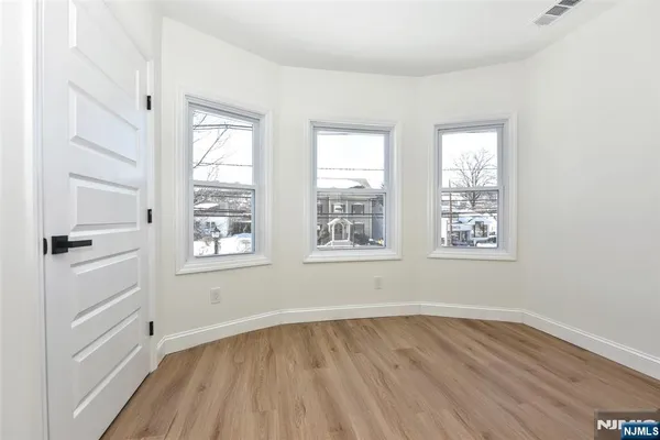 $2,500 | 383 Lafayette Avenue, Unit 2, Hawthorne, NJ 07506