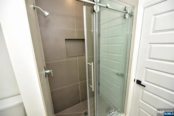 $2,500 | 383 Lafayette Avenue, Unit 2, Hawthorne, NJ 07506