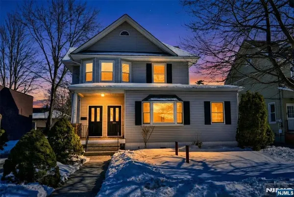 $2,500 | 383 Lafayette Avenue, Unit 2, Hawthorne, NJ 07506