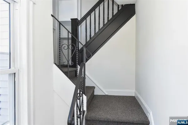 $2,500 | 383 Lafayette Avenue, Unit 2, Hawthorne, NJ 07506