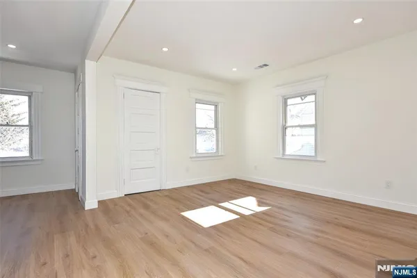 $2,500 | 383 Lafayette Avenue, Unit 2, Hawthorne, NJ 07506