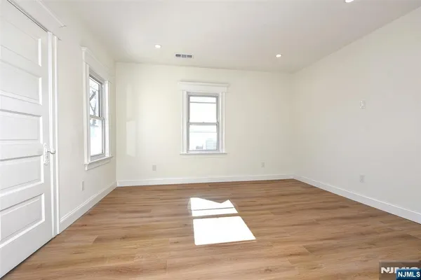$2,500 | 383 Lafayette Avenue, Unit 2, Hawthorne, NJ 07506