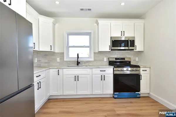 $2,500 | 383 Lafayette Avenue, Unit 2, Hawthorne, NJ 07506