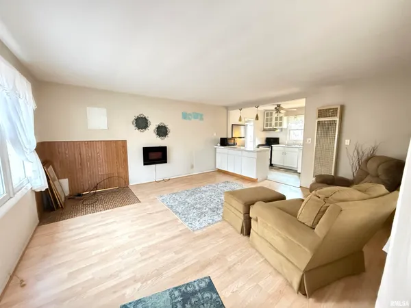 $99,900 | 100 Thrush Avenue, Pekin, IL 61554