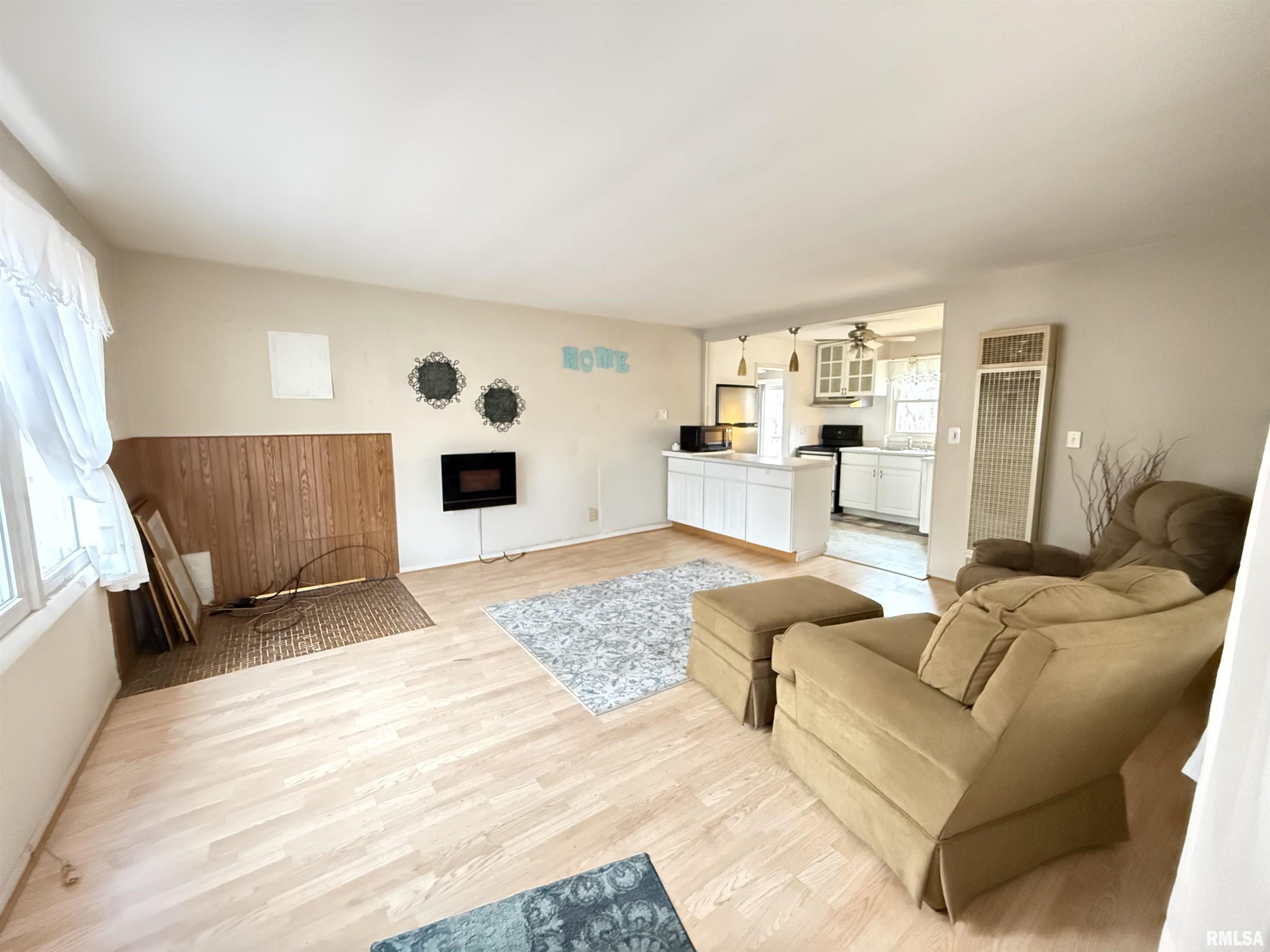 100 Thrush Avenue Pekin, IL 61554 - Photo 3 of 20