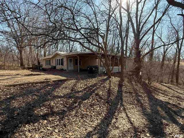 $119,900 | 100 Thrush Avenue, Pekin, IL 61554