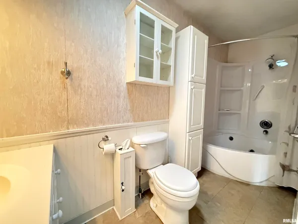 $99,900 | 100 Thrush Avenue, Pekin, IL 61554