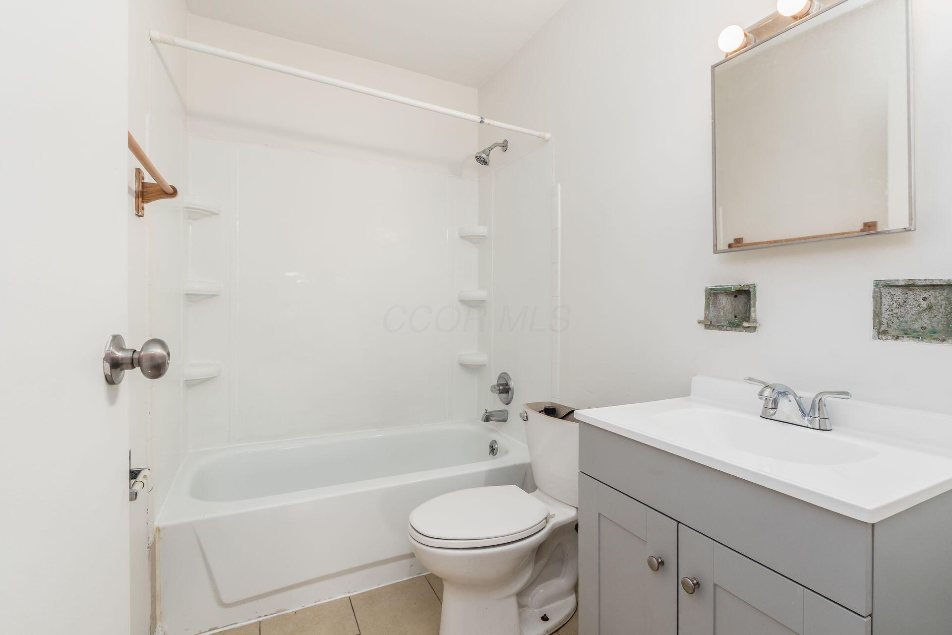 1565 Smith Road Columbus, OH 43207 - Photo 22 of 24 022_f8d19b65b_M 1565 Smith044
