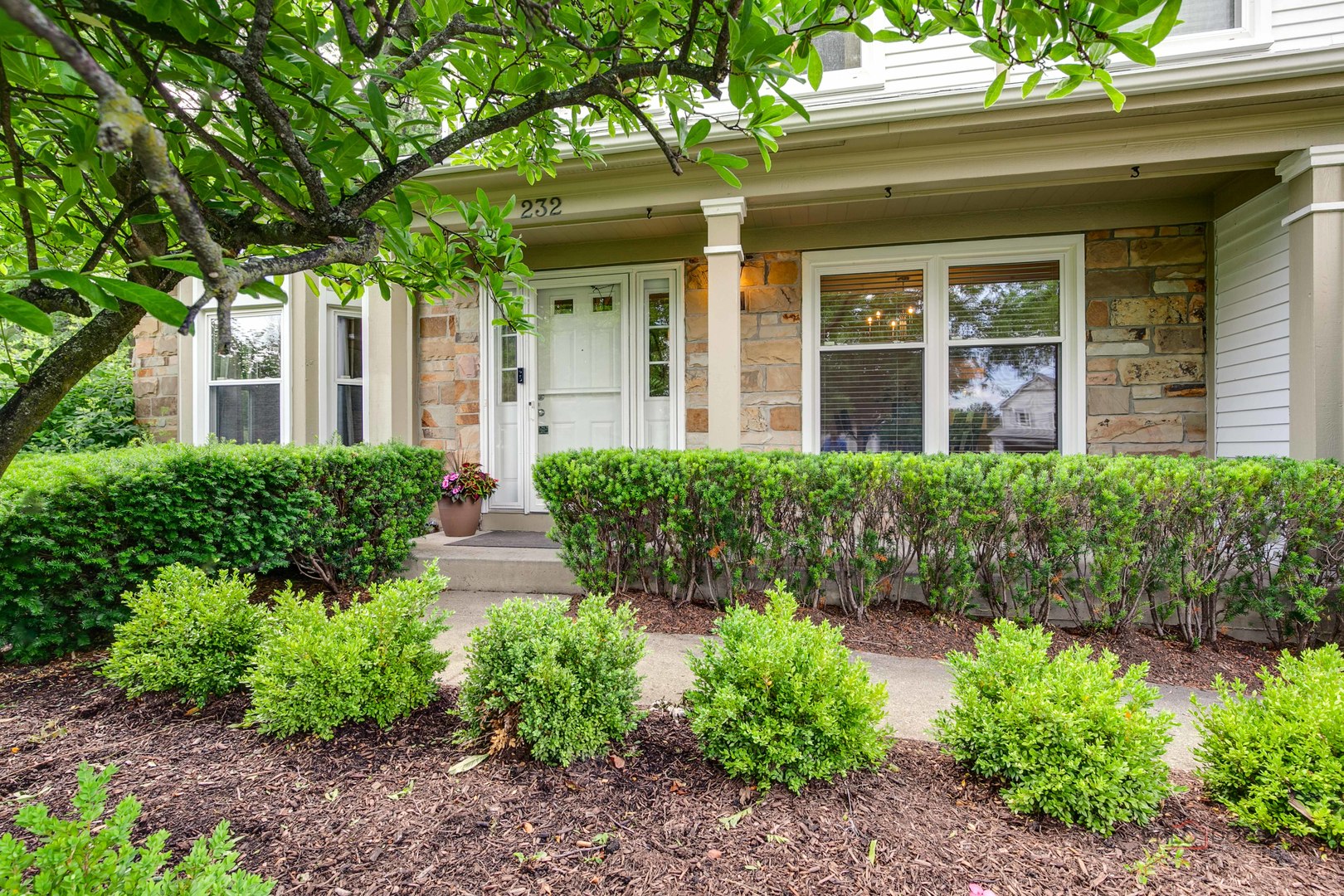 232 Stanton Court West Buffalo Grove, IL 60089 - Photo 3 of 41
