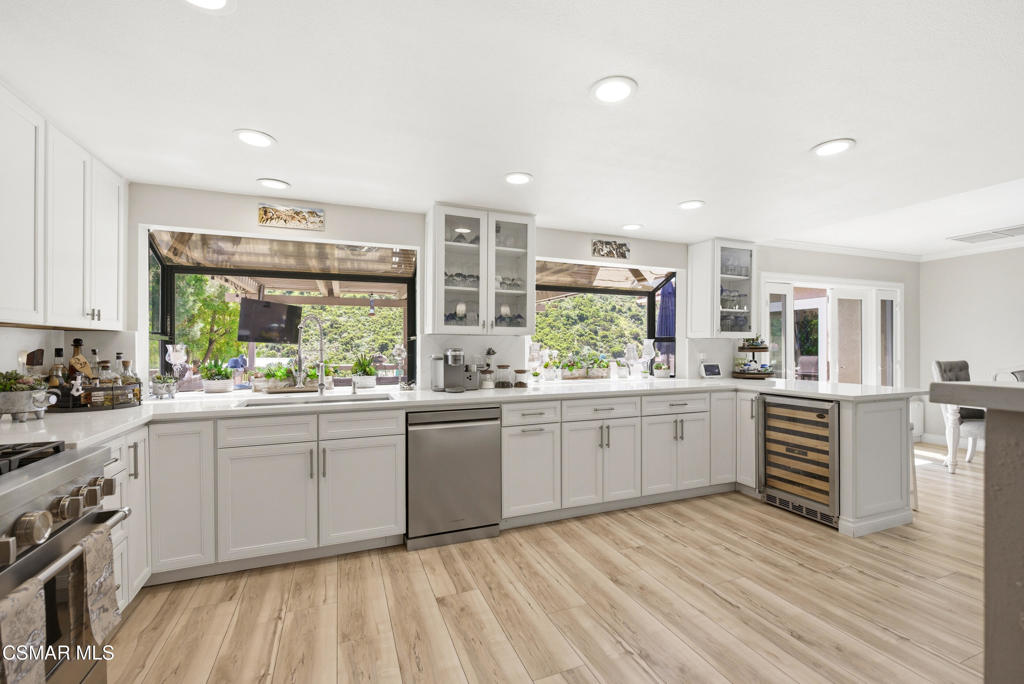 1208 Rambling Road Simi Valley, CA 93065 - Photo 17 of 77