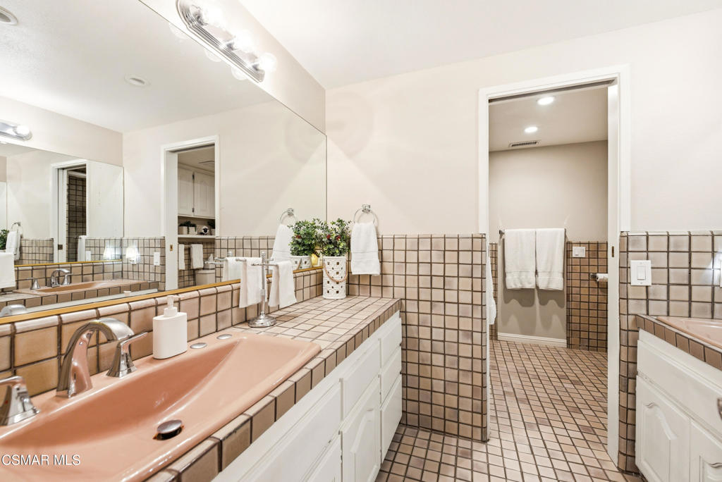 1208 Rambling Road Simi Valley, CA 93065 - Photo 22 of 77