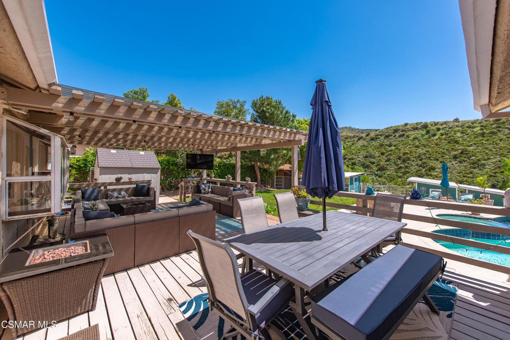 1208 Rambling Road Simi Valley, CA 93065 - Photo 37 of 77