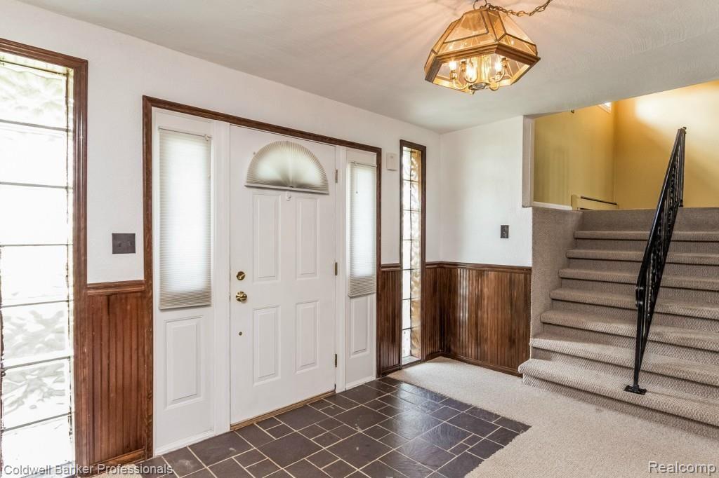 11730 Fisher Road Yale, MI 48097 - Photo 6 of 52 006-Foyer-1987597-large.jpg