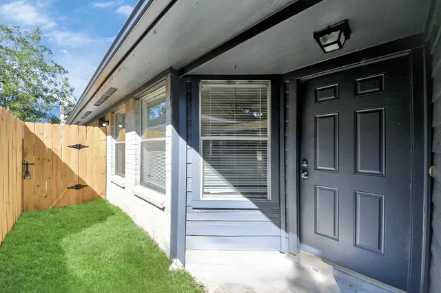 a view of a house with entryway and stairs