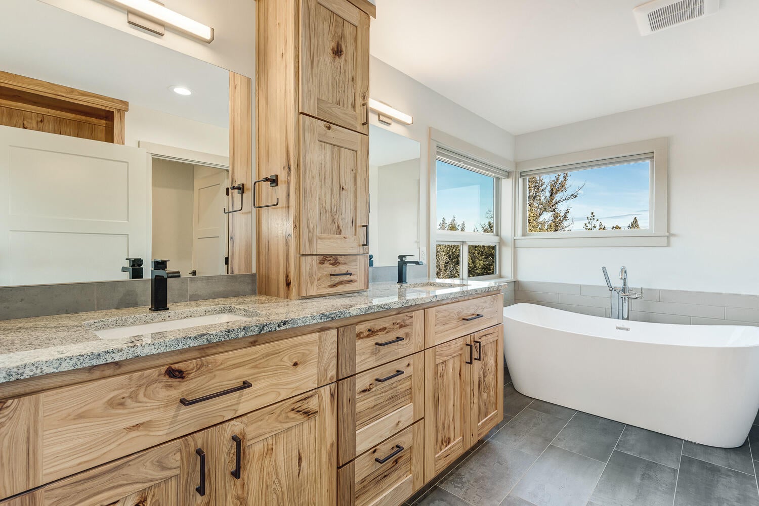 18359 Pinehurst Road Bend, OR 97703 - Photo 21 of 37 Primary Bath