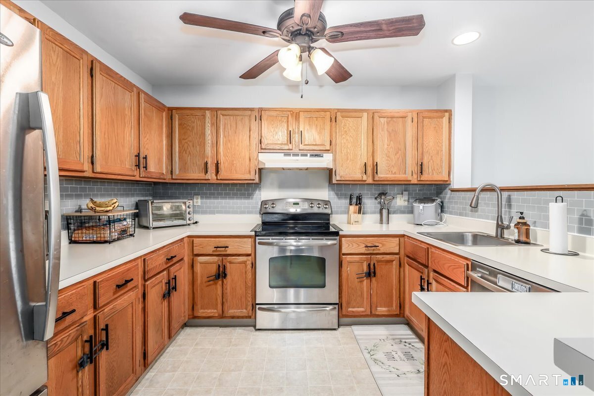136 Pembroke Road, Unit 650 Danbury, CT 06811 - Photo 5 of 26