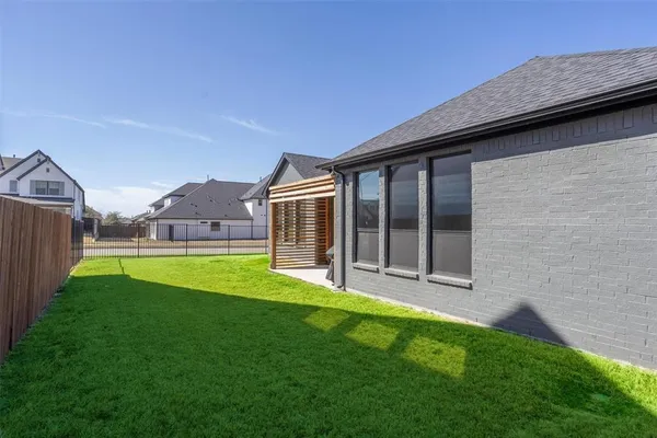 a view of outdoor space yard and porch