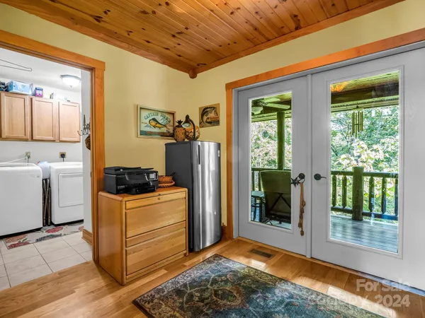 $784,500 | 181 Highland Heights, Lake Lure, NC 28746