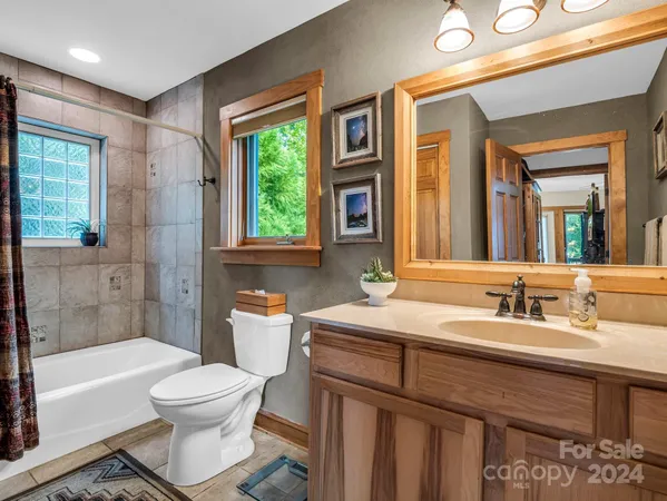 $784,500 | 181 Highland Heights, Lake Lure, NC 28746