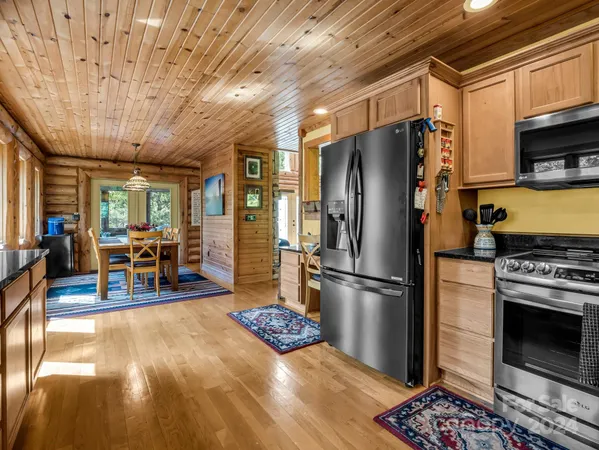 $784,500 | 181 Highland Heights, Lake Lure, NC 28746