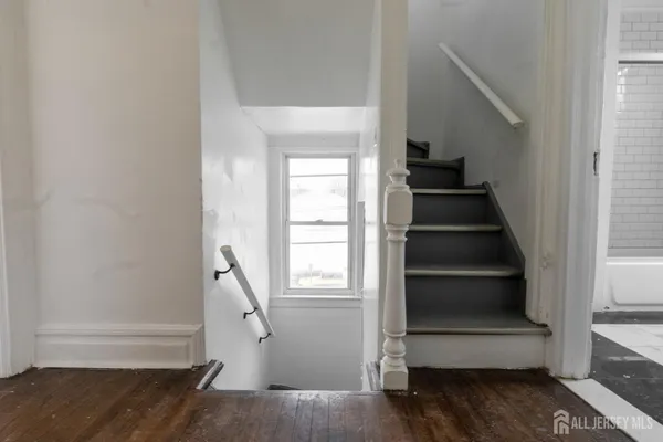 $2,400 | 410 Chadwick Avenue, Unit 2, Newark, NJ 07112