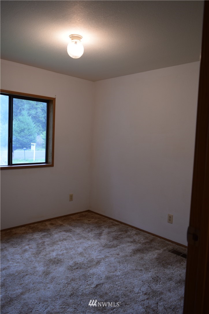 457 Storm Road Castle Rock, WA 98611 - Photo 4 of 21 Gallery Image 4