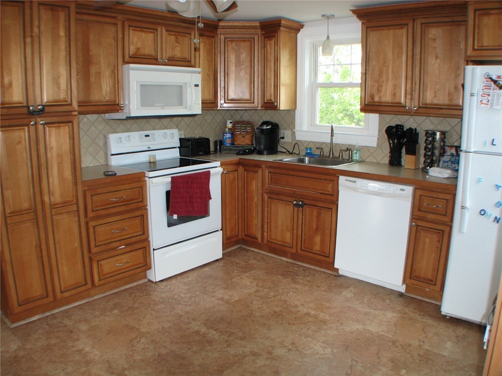 15 Ruth Street Pawtucket, RI 02861 - Photo 4 of 17 Kitchen