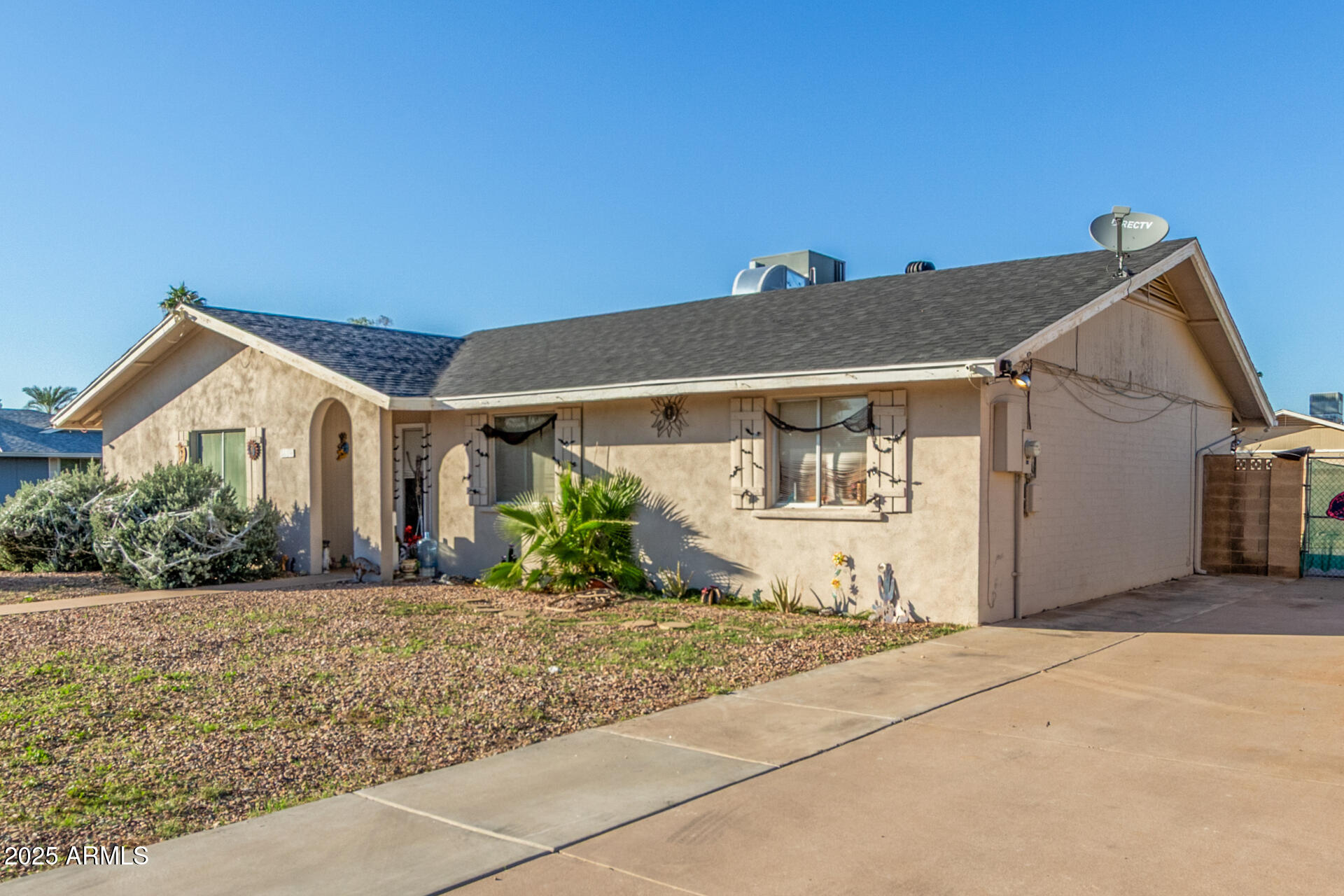 3654 West Shangri-la Road Phoenix, AZ 85029 - Photo 5 of 34 a front view of a house with a yard and potted plants