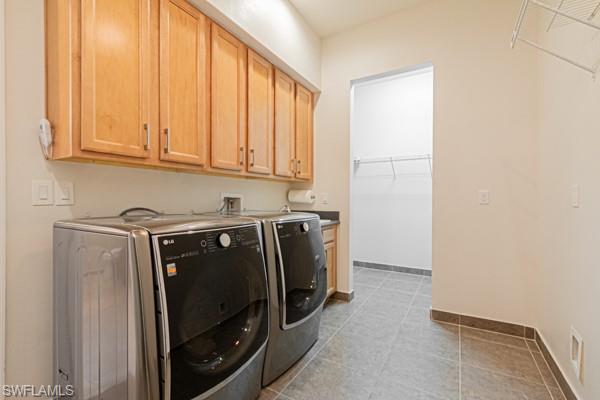 3471 Pacific Drive Naples, FL 34119 - Photo 22 of 29 a utility room with washer and dryer