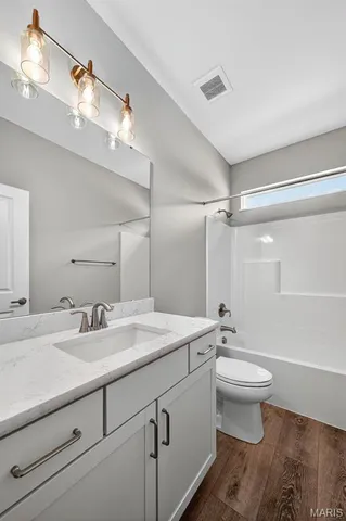 $594,900 | 525 Ryehill Dr Street, St. Peters, MO 63376