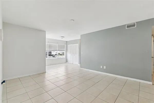 $1,600 | 5112 Conroy Road, Unit 311, Orlando, FL 32811