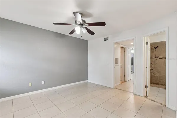 $1,600 | 5112 Conroy Road, Unit 311, Orlando, FL 32811