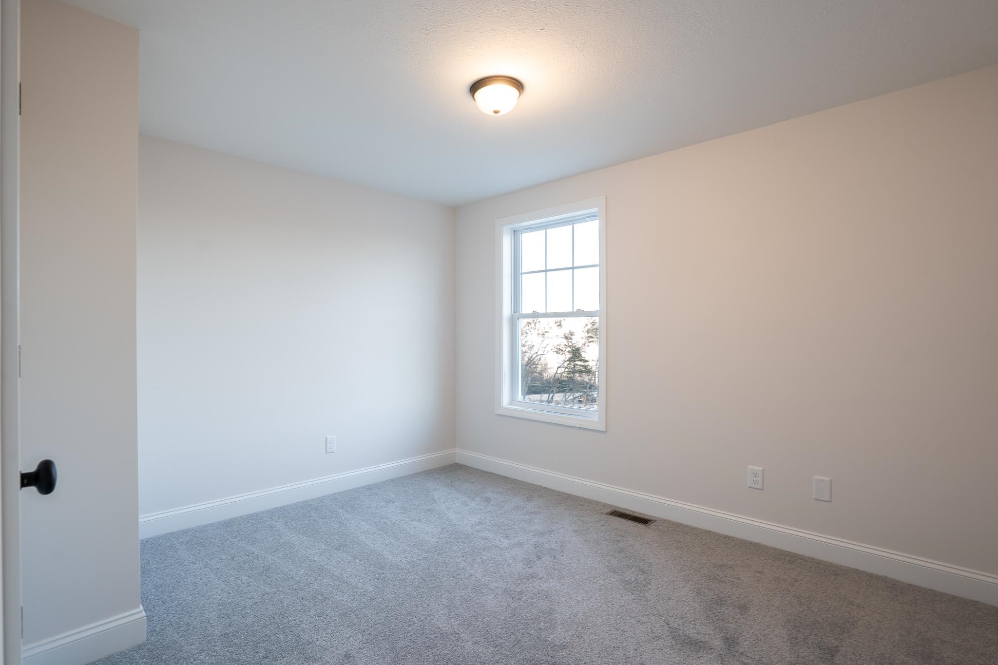 23 Mammoth Road Pelham, NH 03076 - Photo 20 of 35