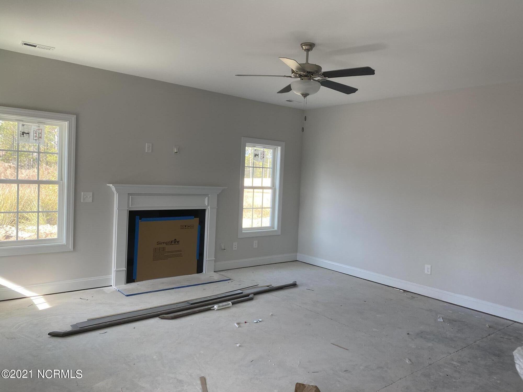 540 Transom Way Holly Ridge, NC 28445 - Photo 5 of 48 446F33DB-7992-48CD-88EE-8754370763CF