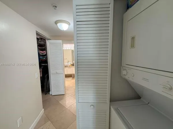 $2,990 | 41 Southeast 5th Street, Unit 1505, Miami, FL 33131