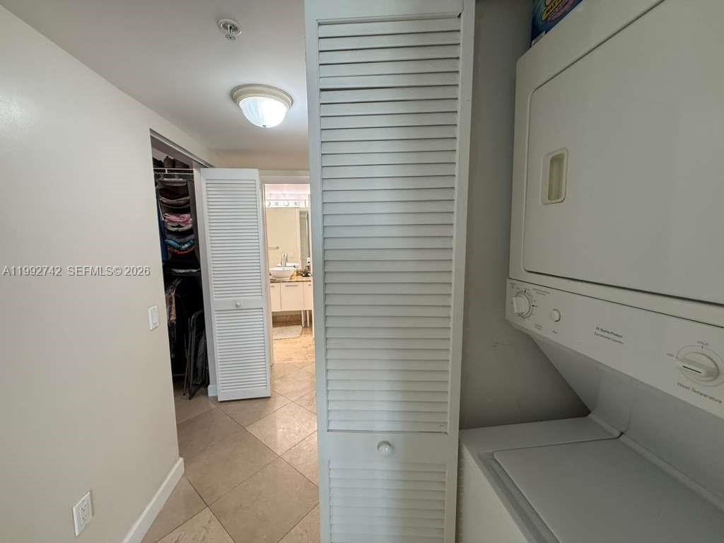41 Southeast 5th Street, Unit 1505 Miami, FL 33131 - Photo 11 of 16 a view of walk in closet