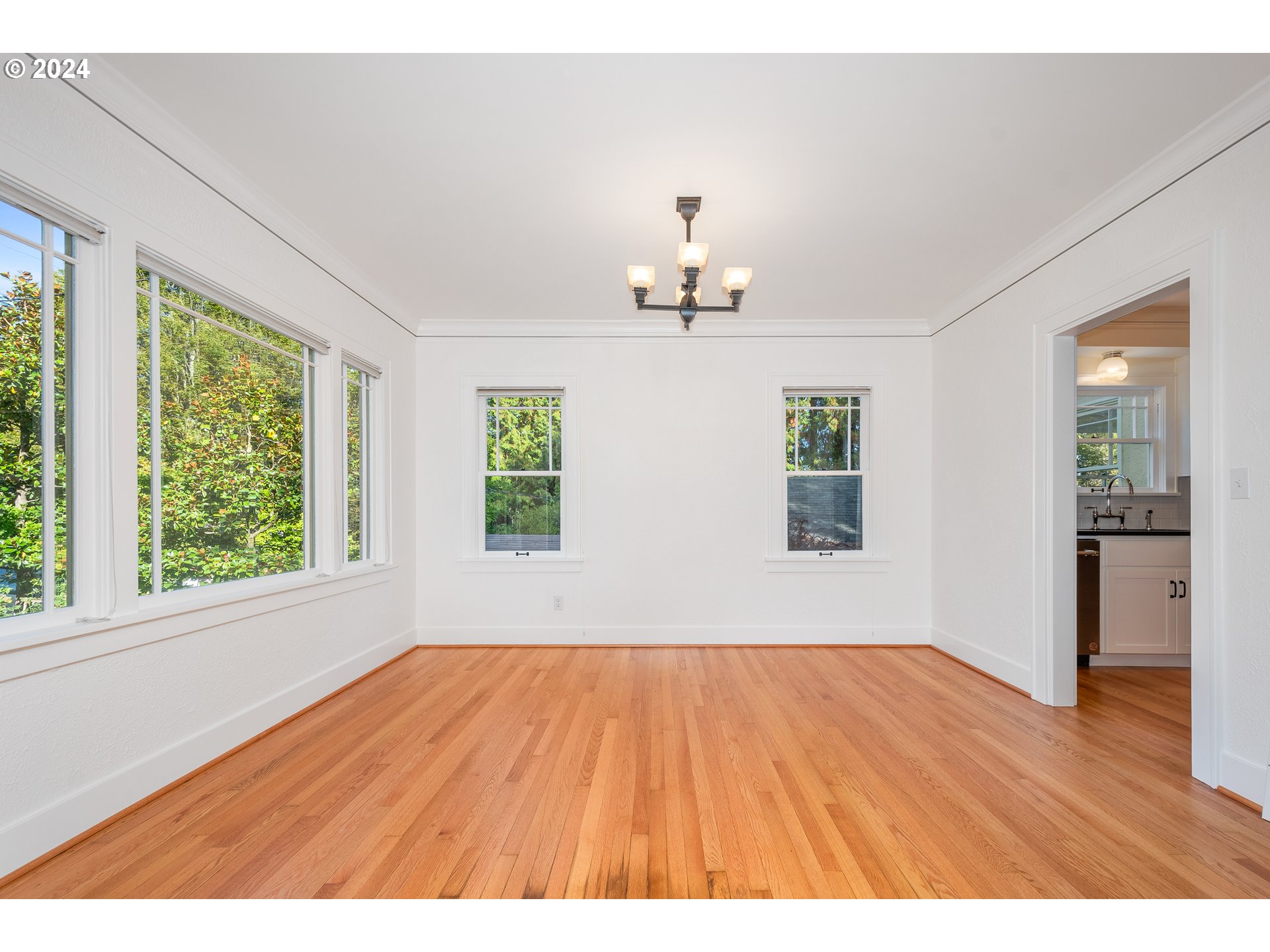 8922 Southwest Capitol Highway Portland, OR 97219 - Photo 11 of 44