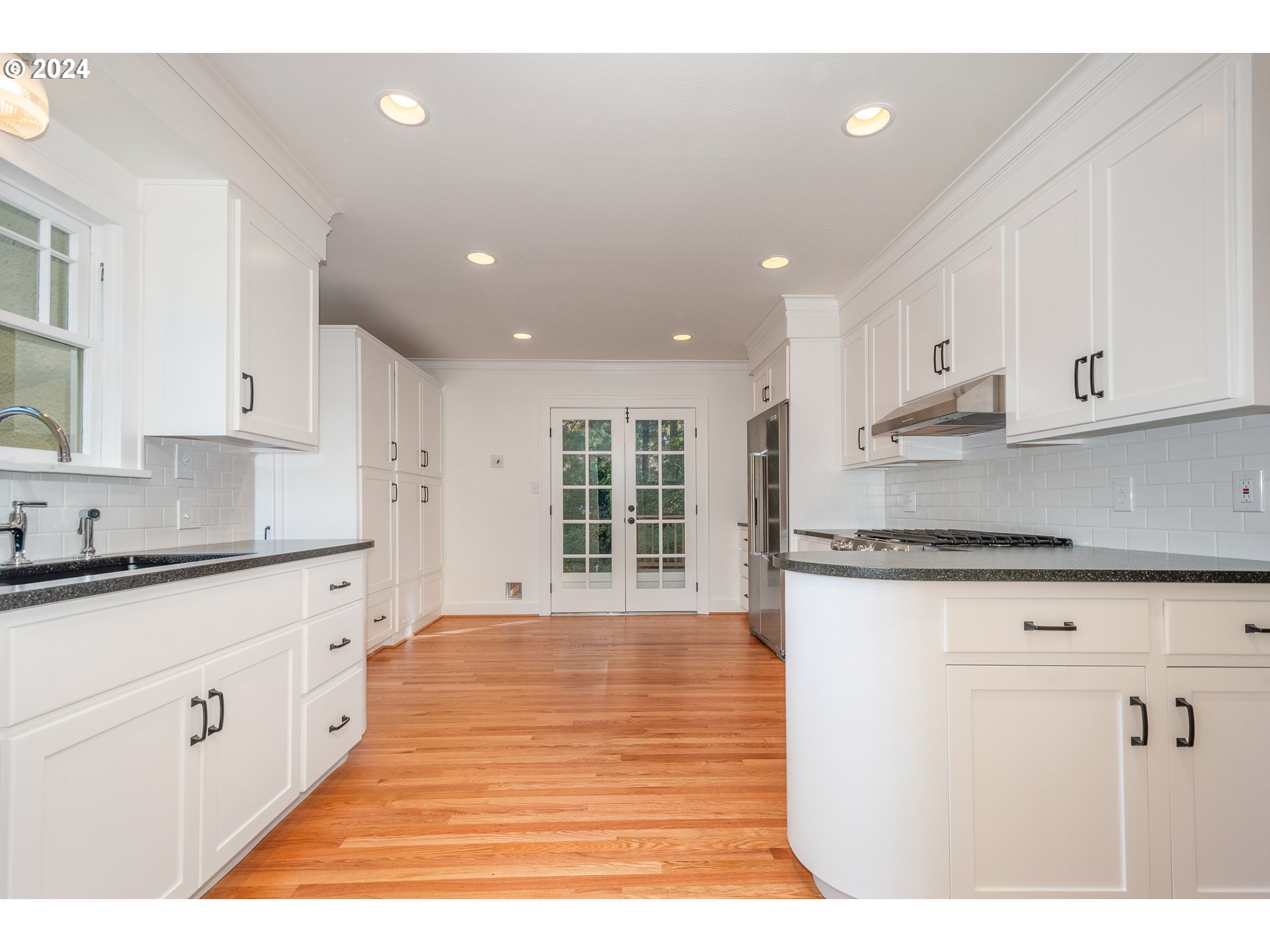 8922 Southwest Capitol Highway Portland, OR 97219 - Photo 13 of 44