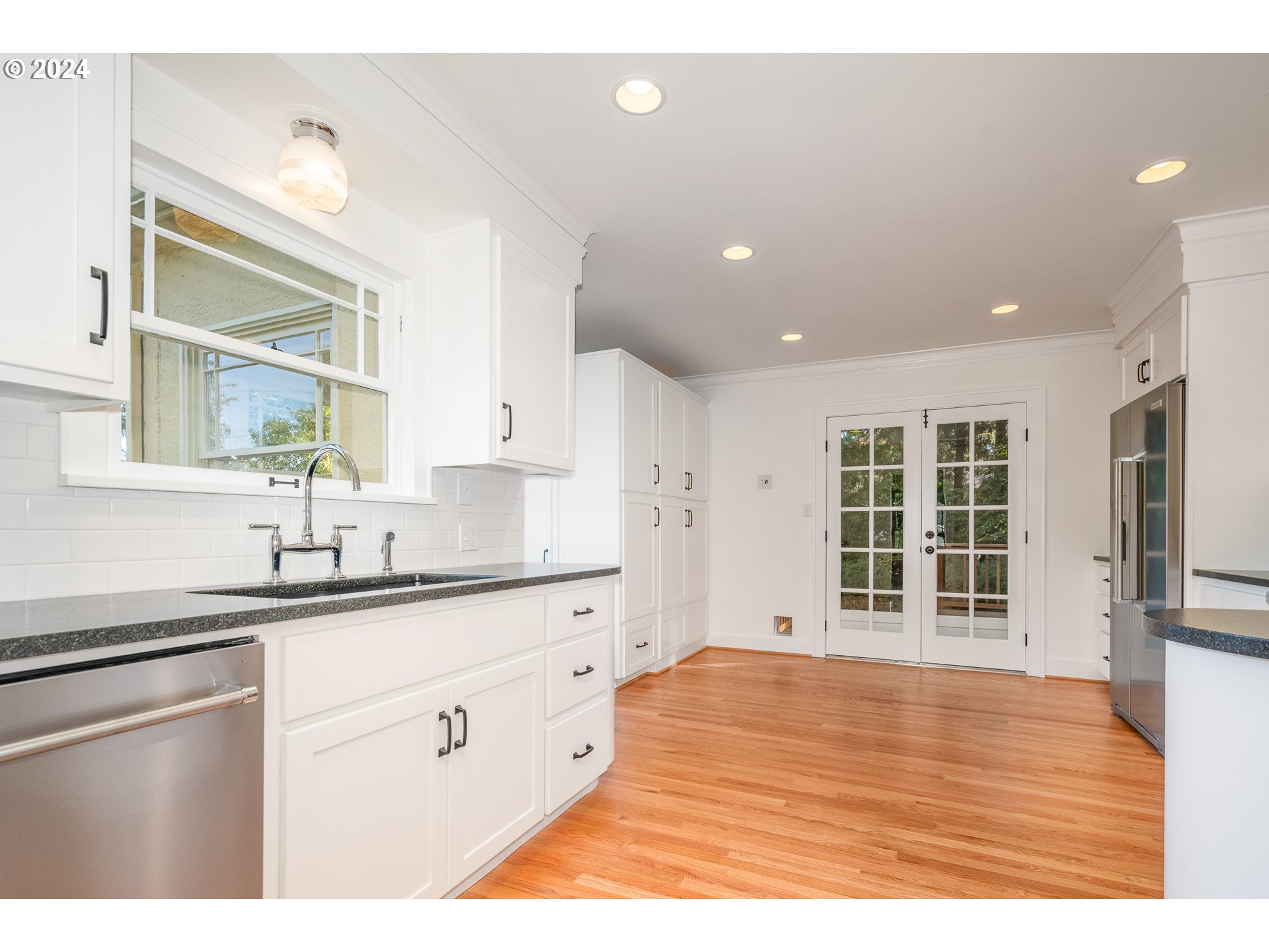 8922 Southwest Capitol Highway Portland, OR 97219 - Photo 14 of 44