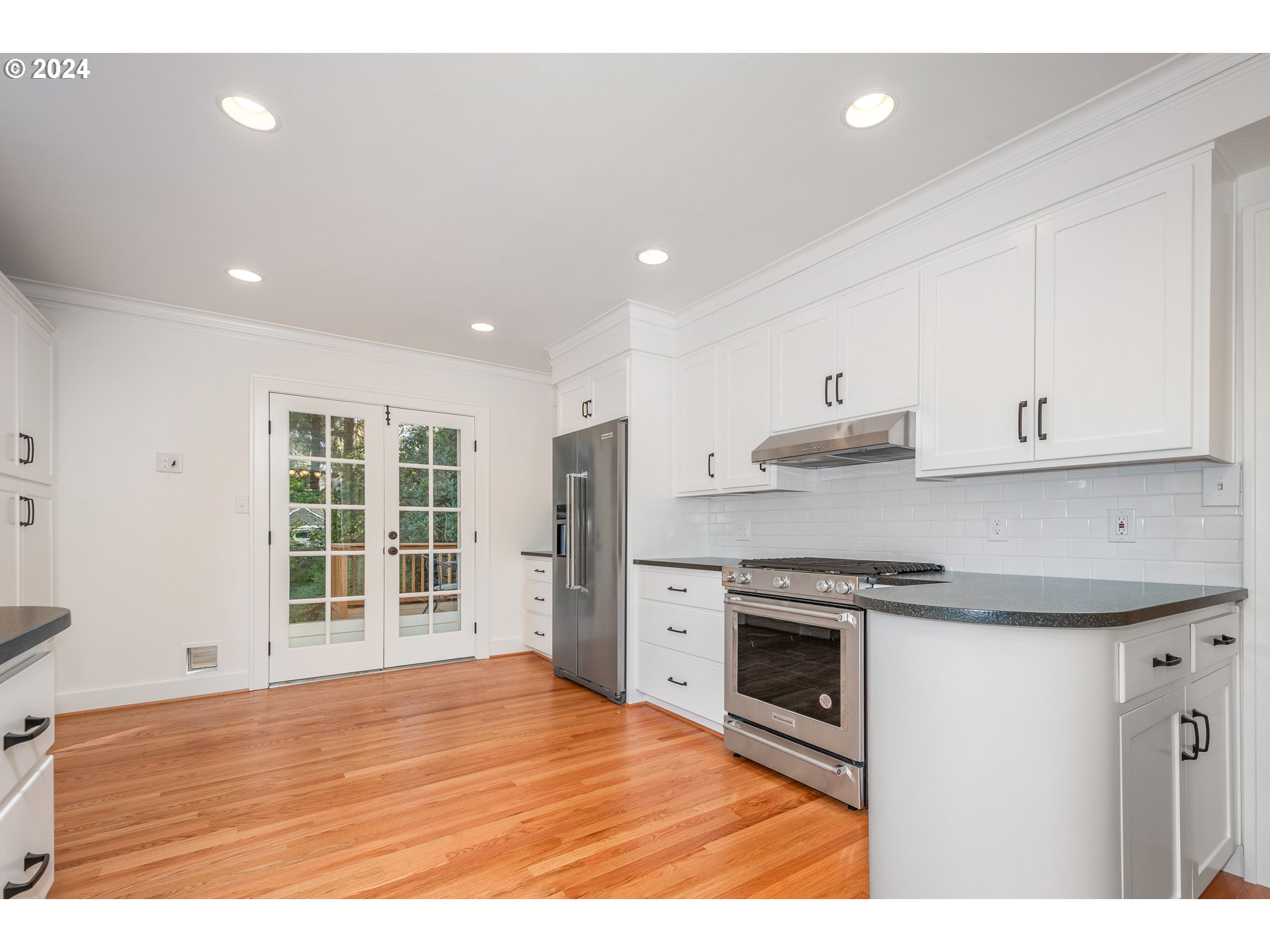 8922 Southwest Capitol Highway Portland, OR 97219 - Photo 15 of 44