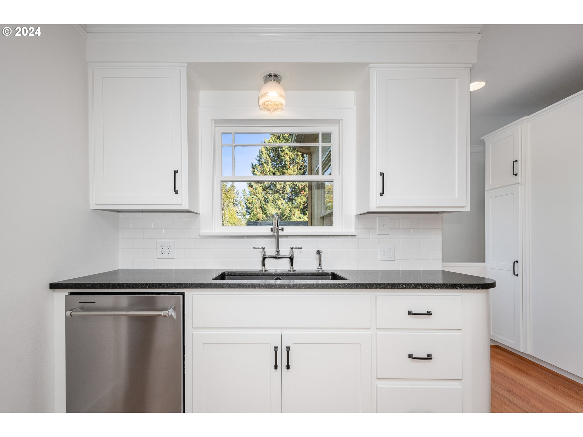 8922 Southwest Capitol Highway Portland, OR 97219 - Photo 16 of 44